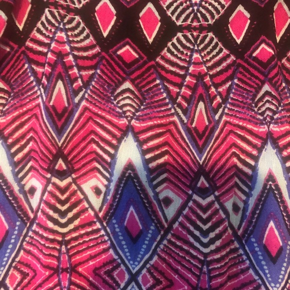 Fun crop top with black fringe detail - Picture 4 of 6